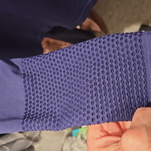 Athletica l/s blue shirt with lots of details. - Picture 2 of 3